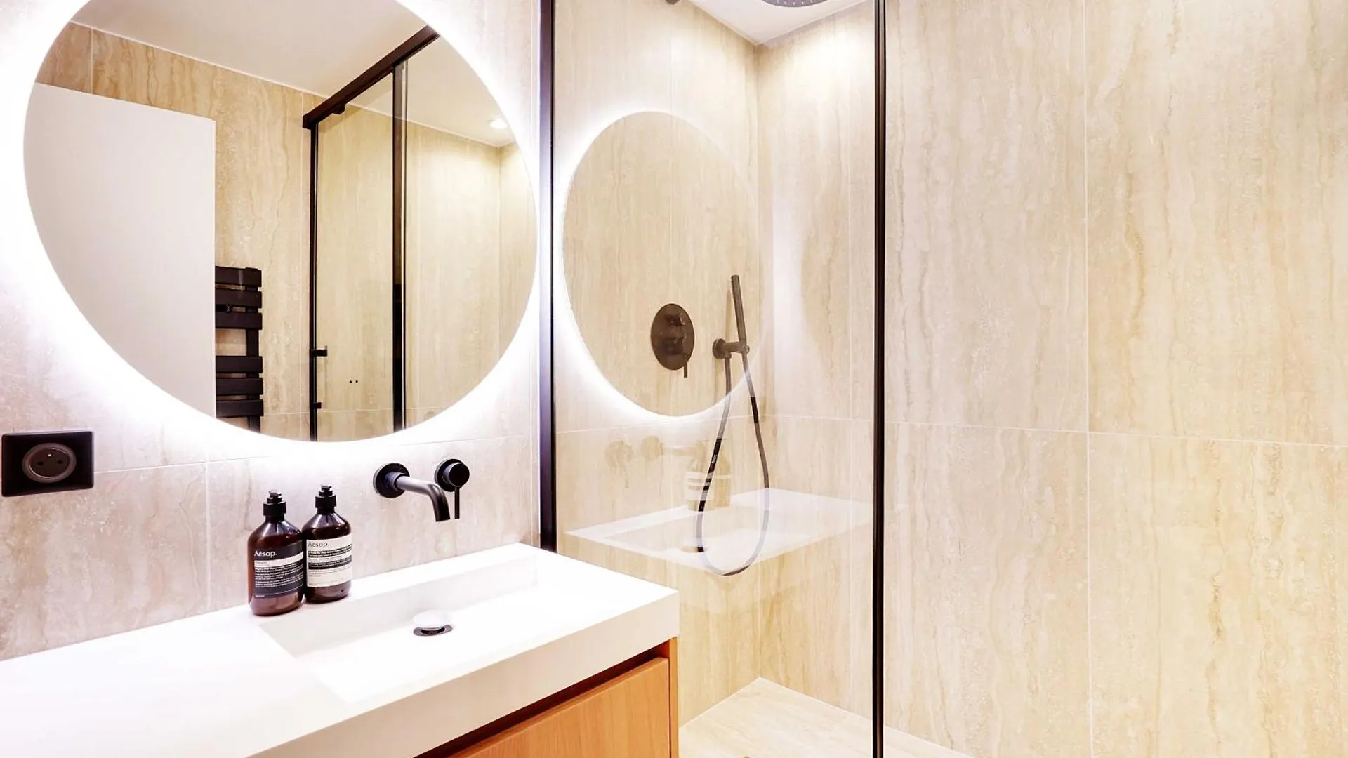 Beautiful Apartment - 1Br-4P - Le Marais Paris 0*,  Frankrike